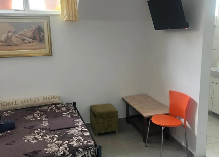 Centrally Located Private Rooms