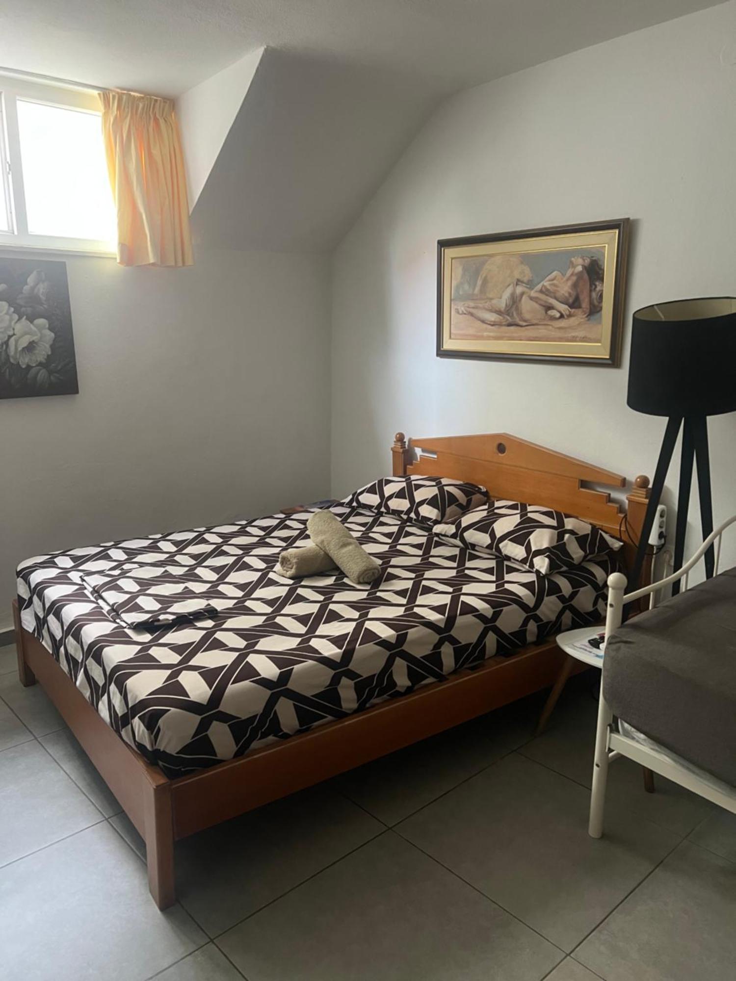 Guest house Centrally Located Private